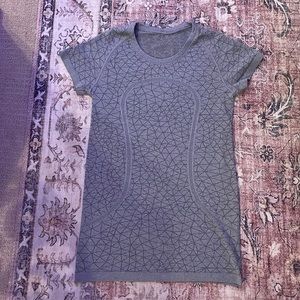 Super cute grey lululemon swiftly tech!